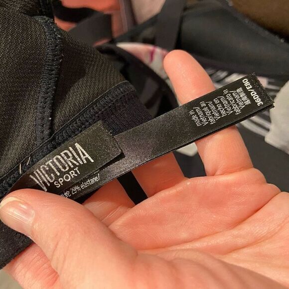 Victoria Sports Bra    - Picture 4 of 5